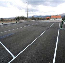 3 Bedroom Villa with Pool & Tennis Court near Sinj, sleeps 8